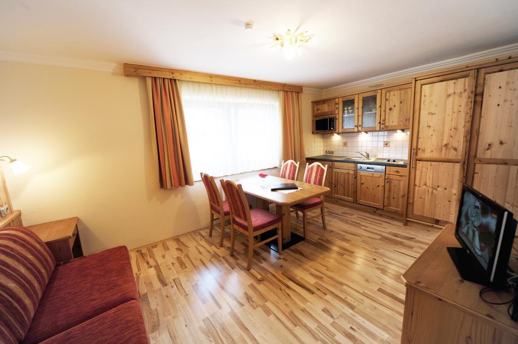 Hotel Garni Landhaus Platzer 젤암질러 외부 사진