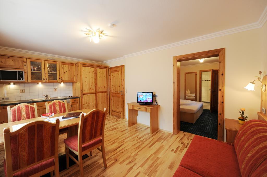 Hotel Garni Landhaus Platzer 젤암질러 외부 사진