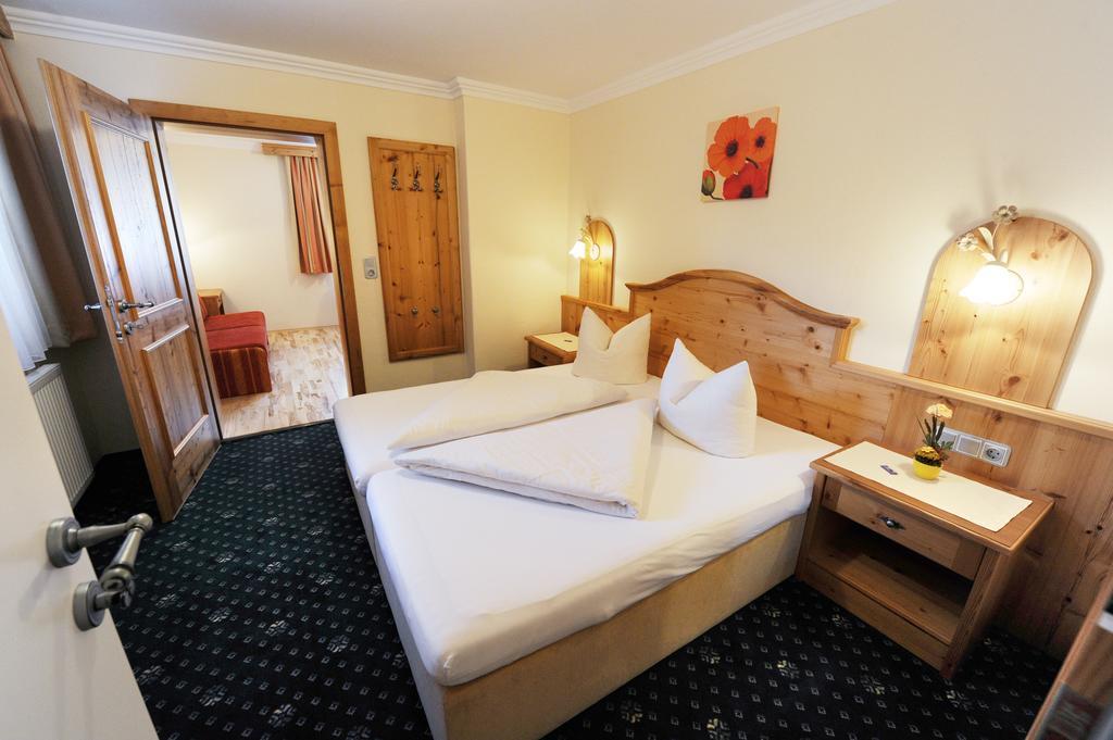 Hotel Garni Landhaus Platzer 젤암질러 외부 사진