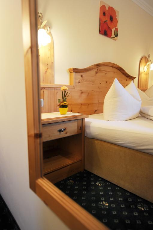 Hotel Garni Landhaus Platzer 젤암질러 외부 사진