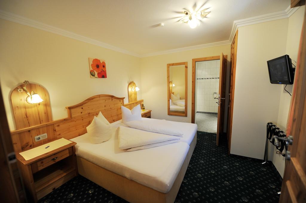 Hotel Garni Landhaus Platzer 젤암질러 외부 사진