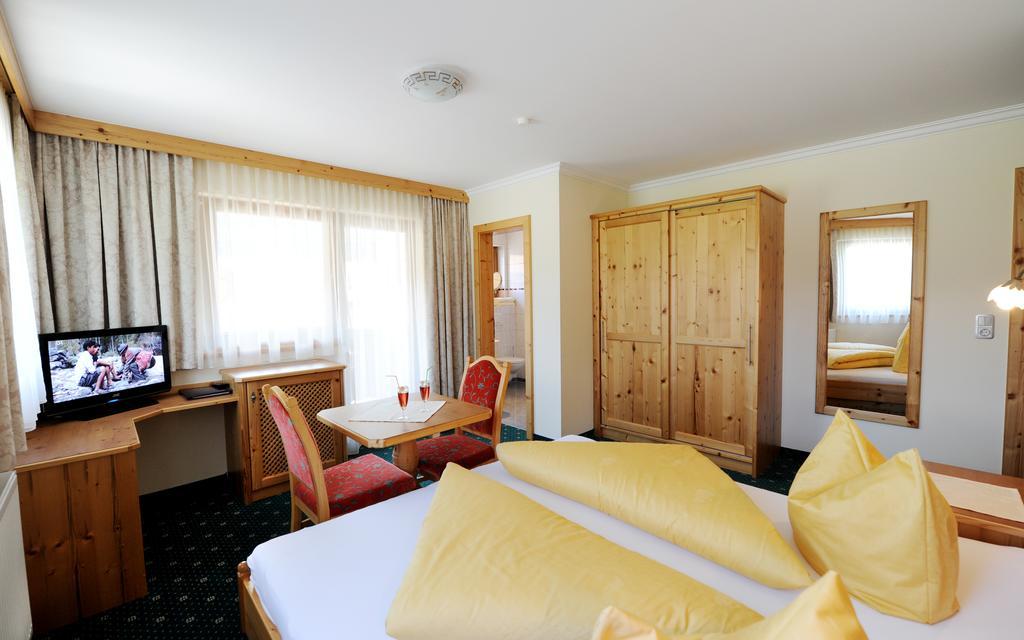 Hotel Garni Landhaus Platzer 젤암질러 외부 사진