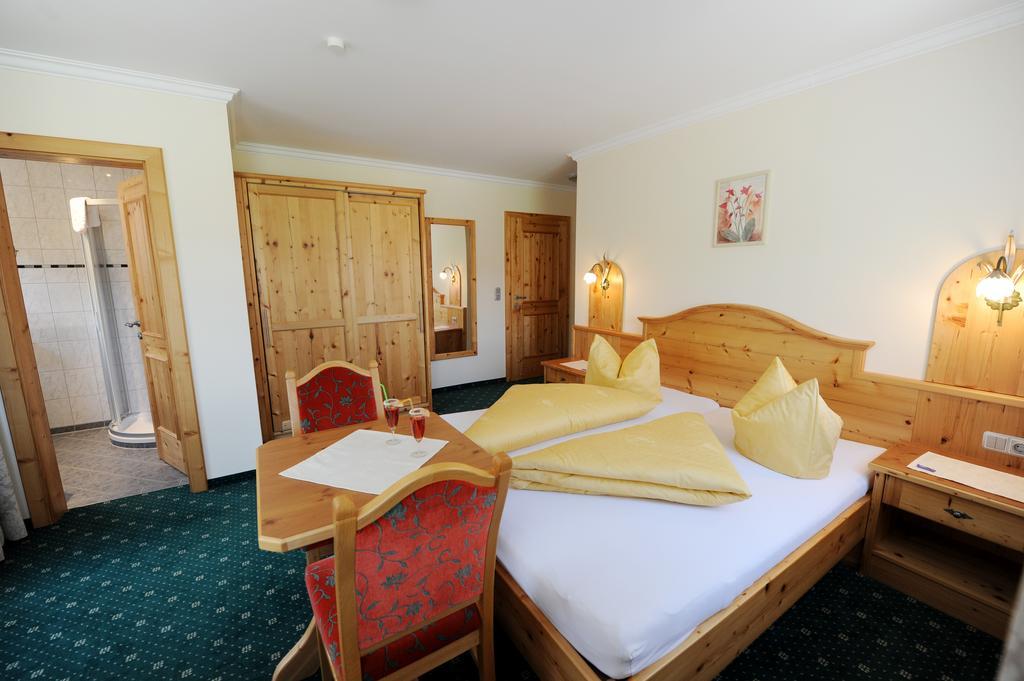 Hotel Garni Landhaus Platzer 젤암질러 외부 사진
