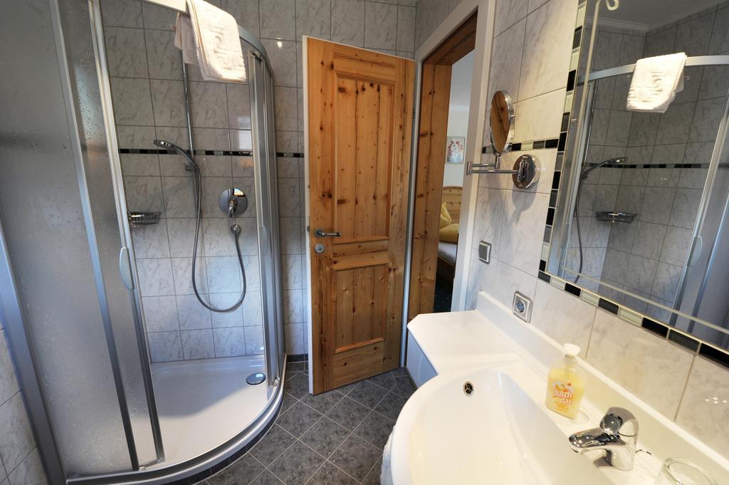 Hotel Garni Landhaus Platzer 젤암질러 외부 사진