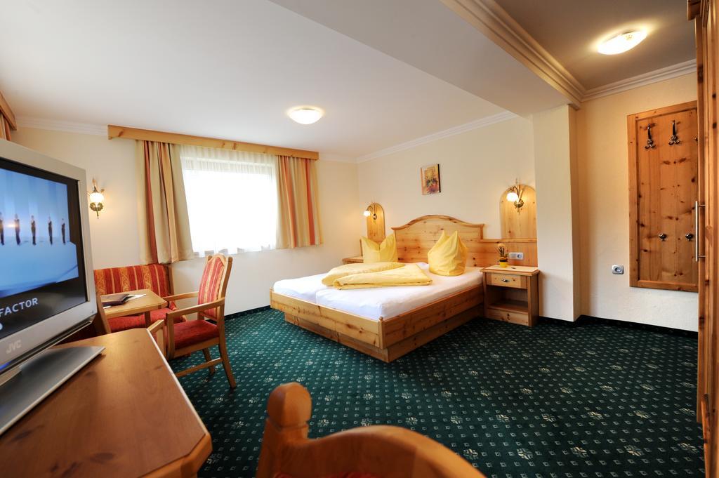 Hotel Garni Landhaus Platzer 젤암질러 외부 사진